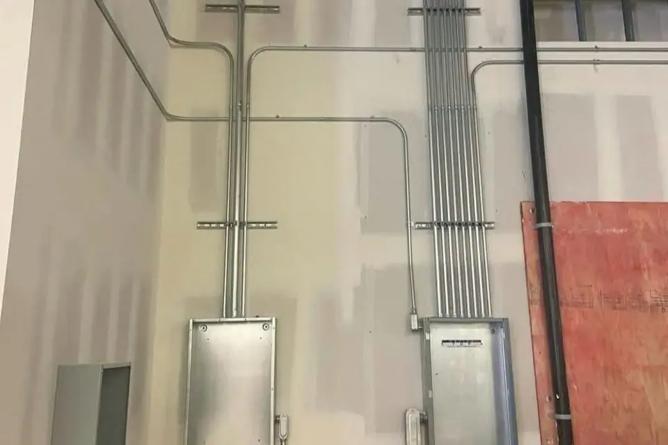 208V & 240V Circuits / Circuitos 240V