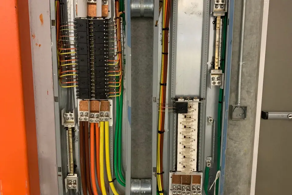 Breaker Replacement / Cambio de Breakers