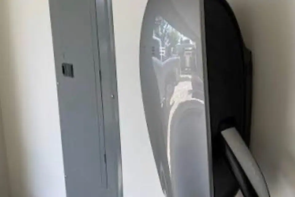 EV & Tesla Chargers / Cargadores EV