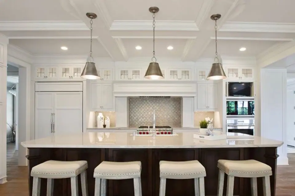 Lighting & Fixtures / Iluminación